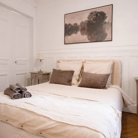 Golden Triangle 3br Haussmann Champs-elysees 公寓