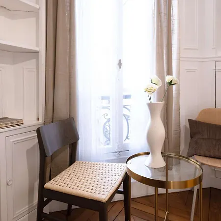 Golden Triangle 3br Haussmann Champs-elysees